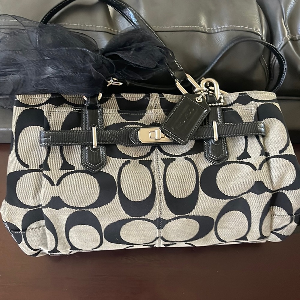 Coach Signature Hampton Handbag